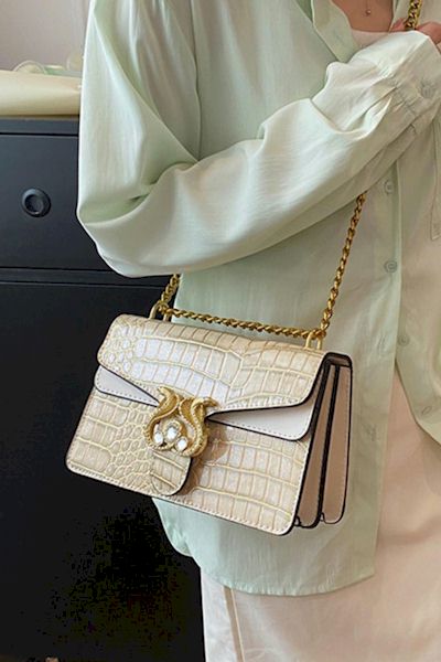 Load image into Gallery viewer, Chic meets Vegan: Add Luxury to Your Look with our Exquisite Shoulder Bag
