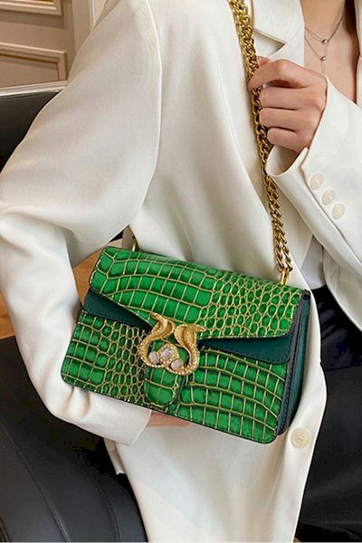 Chic meets Vegan: Add Luxury to Your Look with our Exquisite Shoulder Bag